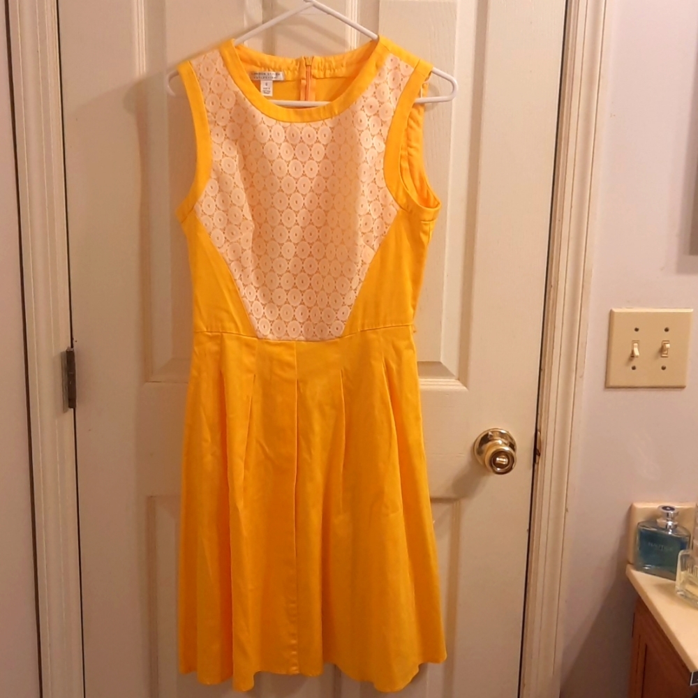 Yellow dress size 8